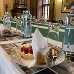 扎梅科克里提尼酒店 Křtiny