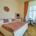 扎梅科克里提尼酒店 3* Křtiny